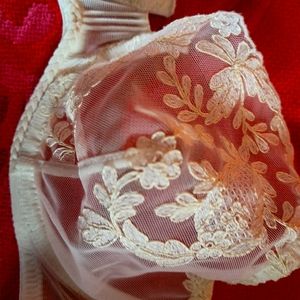 La Perla lace unlined bra. 34B Italy.